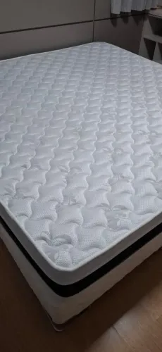Cama box casal Queen size em excelente estado