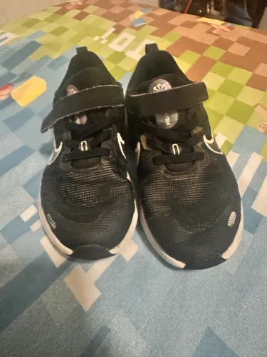 Tênis Nike Infantil. Numeração 27/28 Brasil - 11,5 US - 27/28 Brasil.