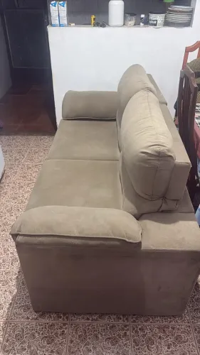 Sofá retrátil em perfeito estado.