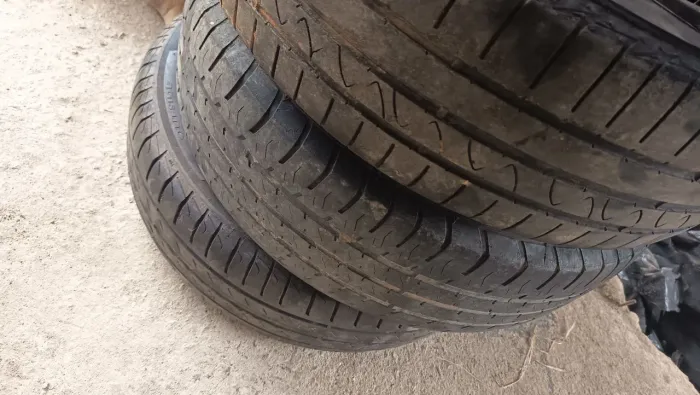 Pneu 175/70/14 100 reais cada um