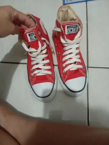 Tênis e sandália