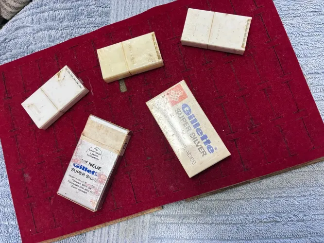 Caixinha de giletes Wilkinson inglesas 5 caixinhas lacradas dos anos 60