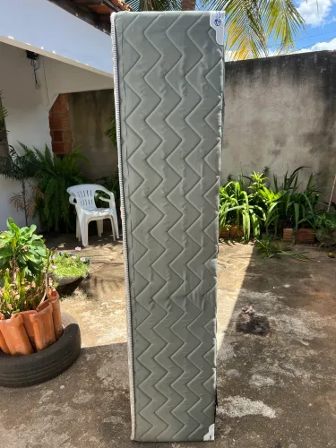 Vendo camas de solteiro com colchões