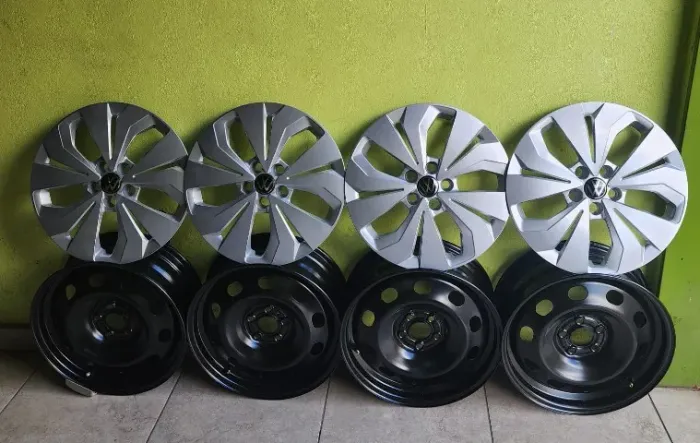 Rodas com calotas do T-Cross Sense em perfeito estado