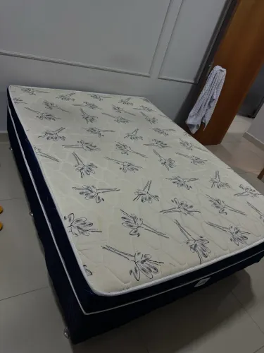 Cama box casal em perfeito estado 