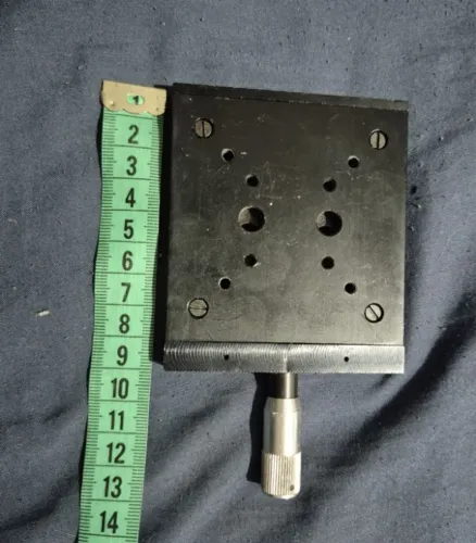 Estágio Linear de Precisão Manual com Ajuste Fino por Micrômetro - Optron