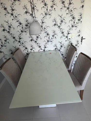 Mesa de jantar + 4 cadeiras