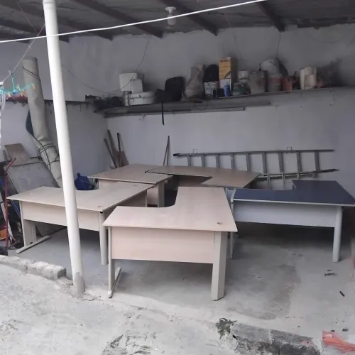 5 mesa de escritório formato L semi novo 