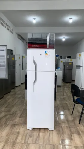 Geladeira Electrolux 260 Litros + Microondas Philco Espelhado - Entrego 