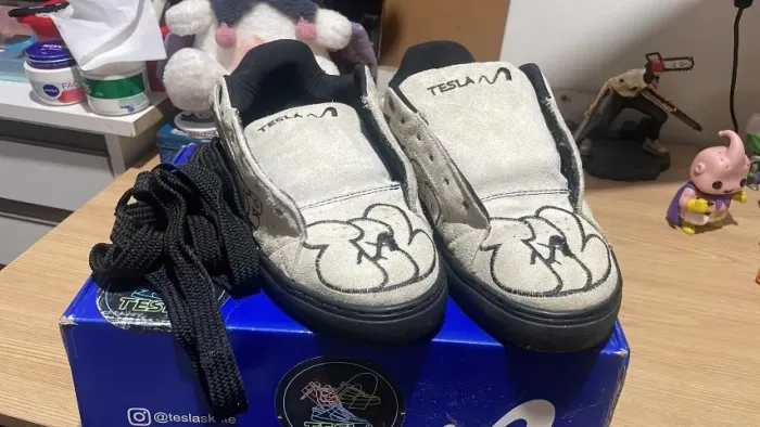 tesla heartz creme/branco