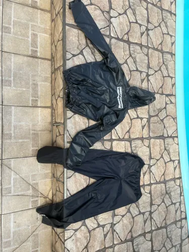 Conjunto de capa de chuva Pantaneiro