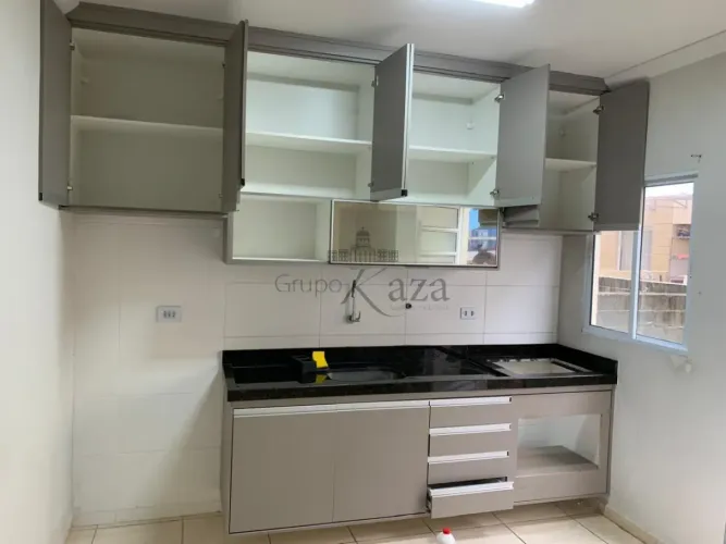 Casa em Condomínio - Reserva da Mata II - Jardim São Judas Tadeu - 2 Dormitórios - 65m².