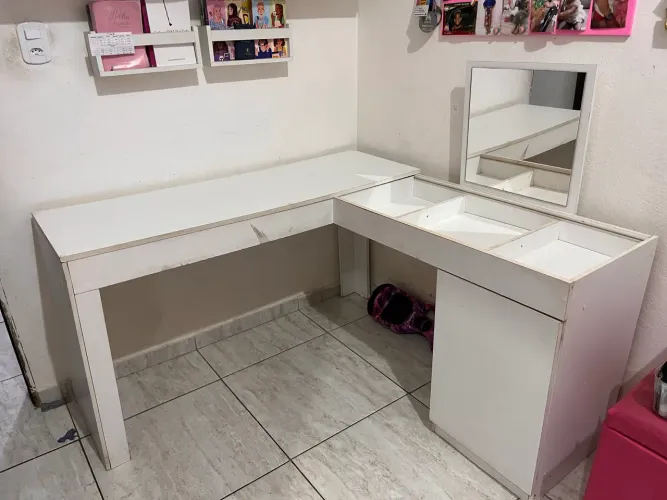 Mesa de estudo e penteadeira