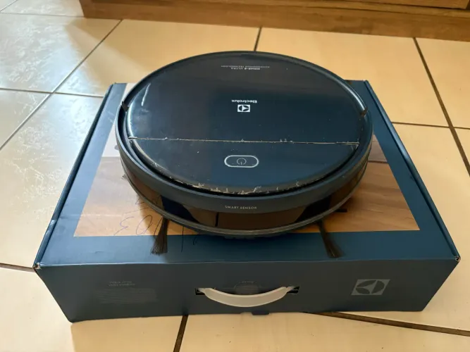 Robô aspirador Electrolux ERB40