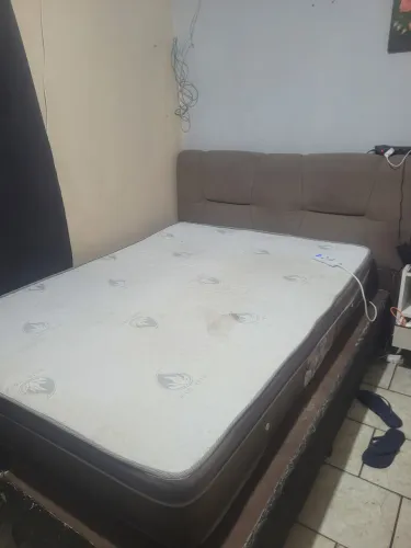Cama de casal com colchão massageador