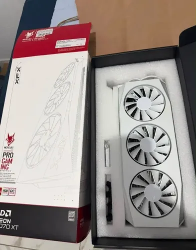 PLACA DE VIDEO XFX RADEON RX 9070 XT MERCURY WHITE OC GAMING EDITION, 16GB, GDDR6, 256-BIT