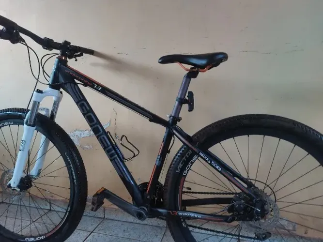 Bicicleta GONEW 7.3 aro 29 - Shimano Acera/Alivio