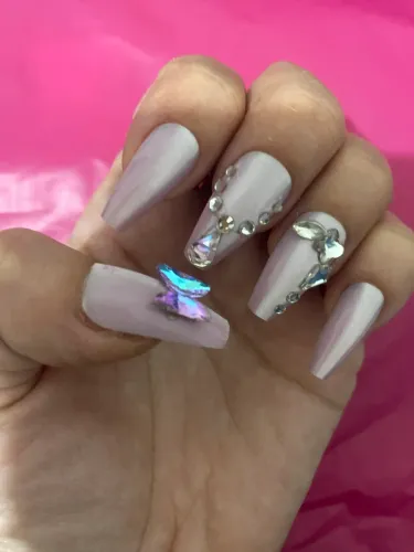 Unhas postiças realistas ? 