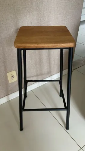 Banqueta de madeira TokStok (banco alto)