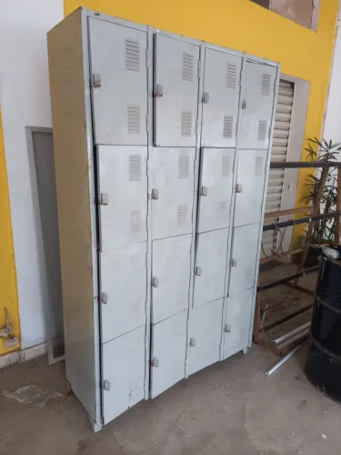 Vendo: armário para vestiário (usado). Preço: 400,00
