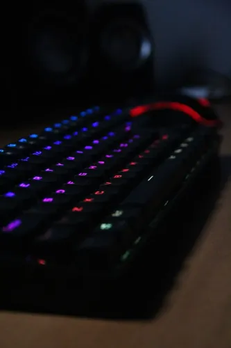Kit Gamer Redragon - Teclado Mecânico Kumara + Mouse Cobra RGB