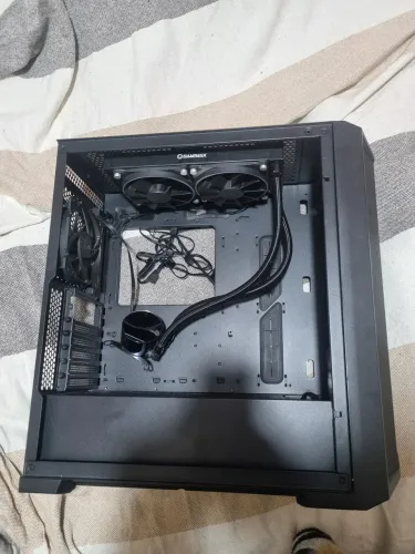 Gabinete li lancool 215 e water cooler 240mm