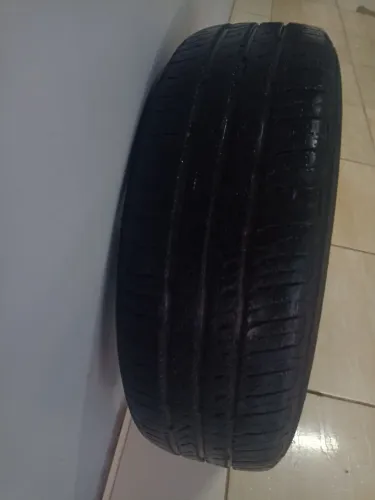 Pneu aro 195/60R 15  88 V