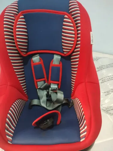 vendo cadeirinha de carro até 15kg ligar para *