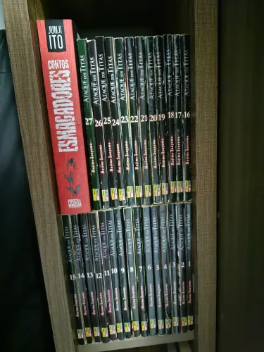 Coleção mangás aot 1-27