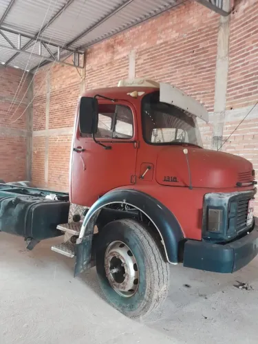 Mercedes-Benz 131379 carroceria aberta, motor 352 embreagem grande, câmbio g3 60