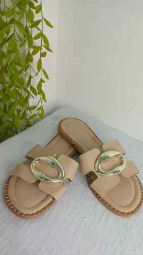 PROMOÇÃO rasteirinha cor bege nude com aplique frontal - tendência 