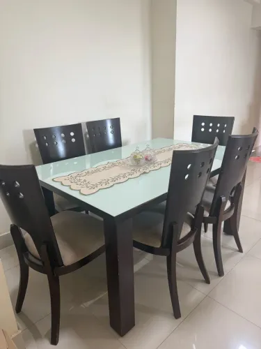 Conjunto de Mesa com Cadeiras