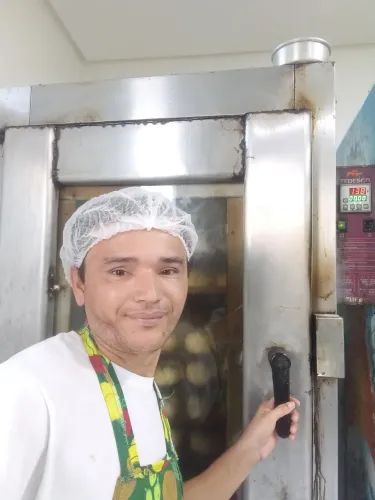Auxiliar de padaria com experiência 