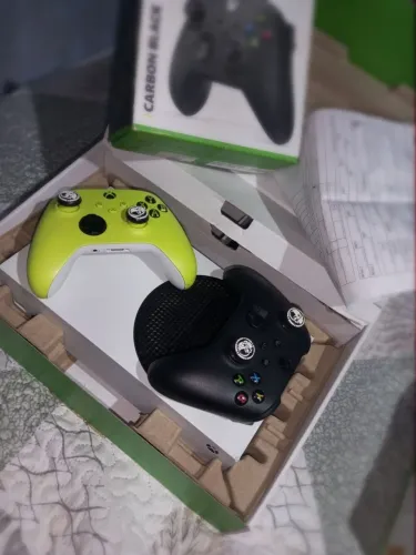 Xbox Series S Completo na Caixa + 2 Controles Originais + Nota Fiscal