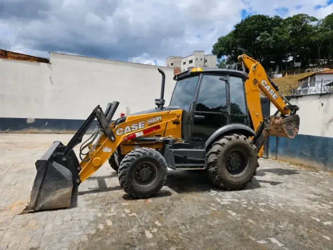 RETROESCAVADEIRA CASE 2024