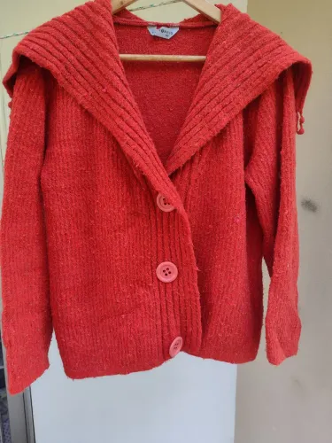 Blusão vermelho estiloso