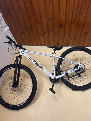 Bicicleta usada, quero 900 reais