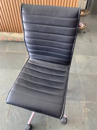 Mesa e cadeira de escritório