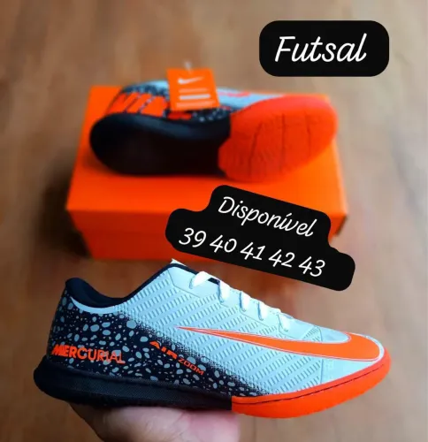 Sapato Futsal Colados e costurados