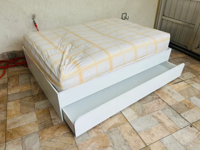 Cama de casal dupla com colchão 