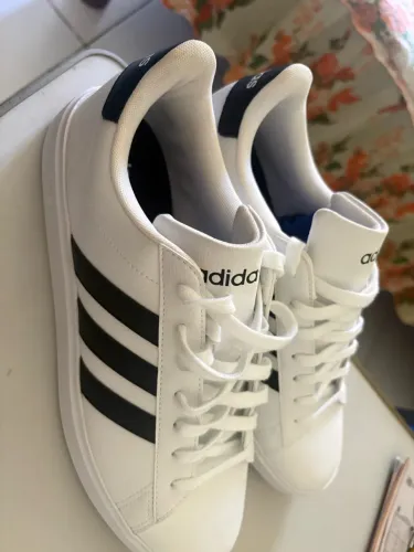Tênis adidas