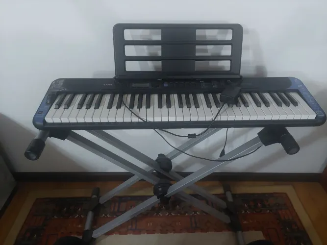 Teclado musical profissional Cassio CT S300. Acompanha base , capa e.manual. 