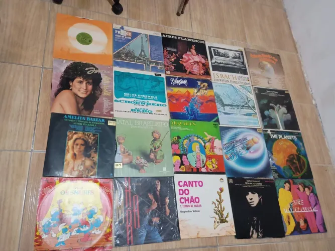 Vende-se discos de vinil diversos. 