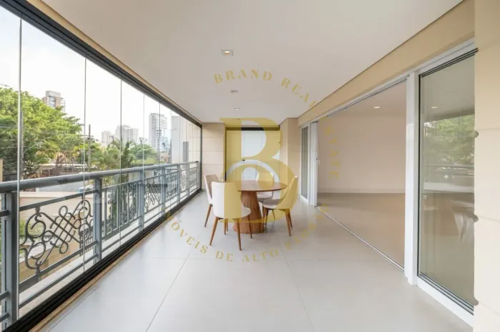 GARDEN EXCLUSIVO SEMI-MOBILIADO Á VENDA E LOCAÇÃO NO ITAIM BIBI, 456M², 4 SUÍTES, 5 VAGAS.