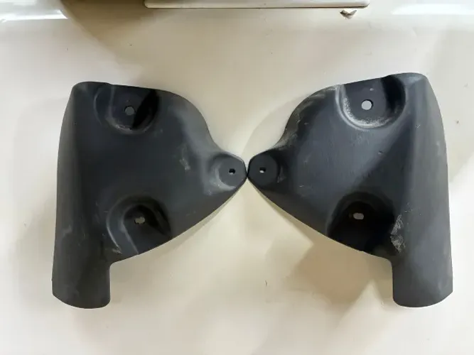 Capa Acabamento plástico do porta-malas Toyota Corolla 98/02 (Usado)