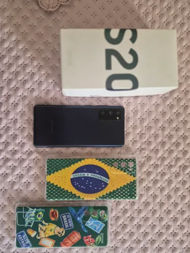 Celular sansung S20 FE, acompanha 2 capinhas