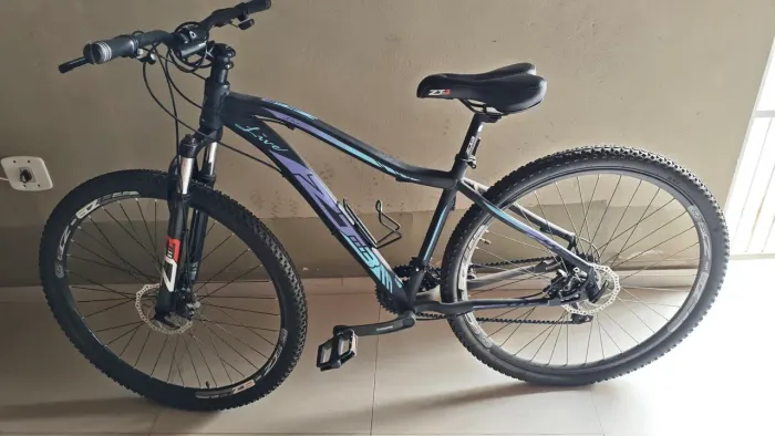 Bicicleta pouco usada