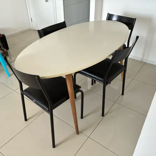 Conjunto mesa + cadeiras Tok Stock