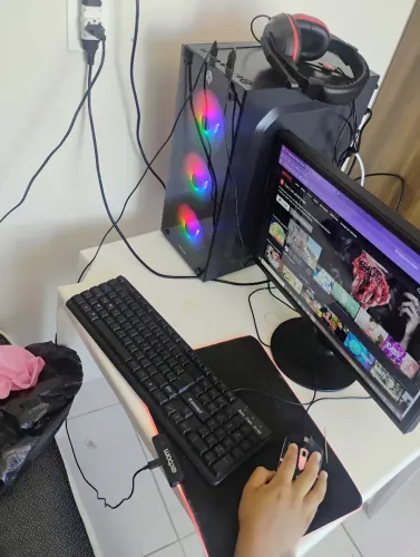 Computador gamer novo vendendo pois comprei paguei quase 2 mil e nem uso trabalhando dia 