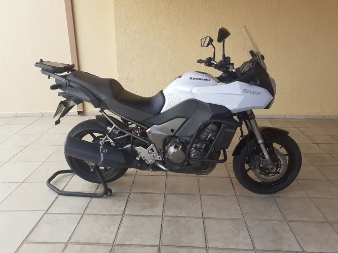 Moto muito conservada, perfeita sem detalhes.